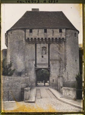 Image représentant Le Château, la Porte de Secours