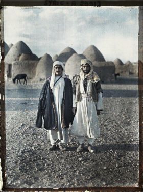 Image représentant Le chef du village et un cultivateur bédouin sédentaire