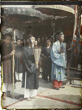 Image représentant Un mandarin officiant lors d'une cérémonie