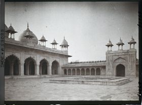 Image représentant Cour de la mosquée de la Perle (Moti Majid) dans le fort Rouge (Lal Qila)