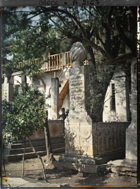 Image représentant Les tombeaux des Derviches près de la porte de la Via Egnatia