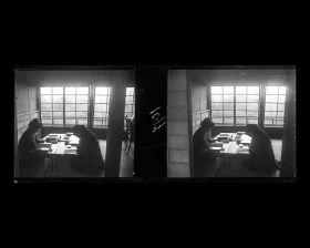 Image représentant Etudiantes de l'université de jeunes filles dans une salle d'étude