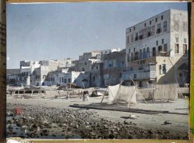 Image représentant Sur le port