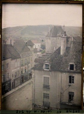 Image représentant Vue prise depuis le clocher avec au fond le donjon du château édifié par Philippe Auguste