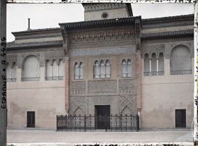 Image représentant Alcazar : porte du palais de Pierre Ier de style mudéjar vue du patio de la Monteria