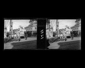 Image représentant Défilé de chars de maisons de commerce, probablement sur Ginza