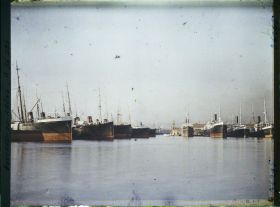 Image représentant Les paquebots le soir dans le bassin de la Joliette