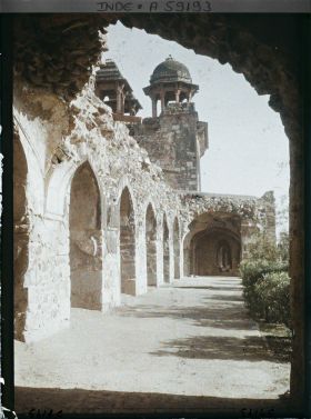 Image représentant Porte Nord ou porte interdite (Talaqui Darwaza) du Vieux Fort (Purana Qila) vue de l'intérieur