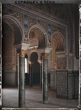 Image représentant Alcazar : arche de Los Pavones ("des Paons") dans le salon de Embajadores ("des Ambassadeurs") ou salle du Trône