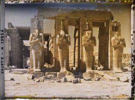 Image représentant Vue sur la deuxième cour du Ramesseum