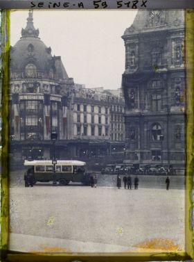 Image représentant Vue du Bazar de l'Hôtel de Ville et de l'Hôtel de Ville le jour des obsèques du maréchal Foch