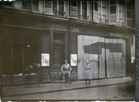 Image représentant La devanture du magasin Schmit au 17 rue Serpenoise