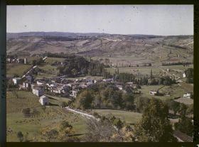 Image représentant Vue de la ville des Cabannes depuis la place Fontournies