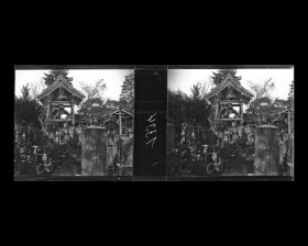 Image représentant Stèles funéraires et édifice votif dans un cimetière