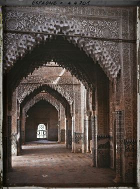 Image représentant Alhambra : salle de los Reyes de la cour des Lions dans les palais Nasrides