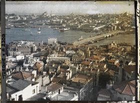 Image représentant La Corne d'Or, le pont de Galata, depuis le haut de la tour de Galata (rive gauche, nord)