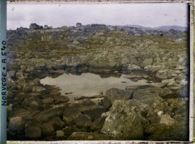 Image représentant Mare d'eau près du lac ou du glacier