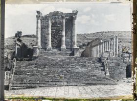 Image représentant Algérie, Djemila, Le Grand Temple de Face