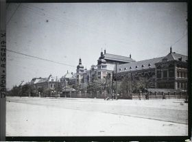 Image représentant Cour Suprême de Justice et, au fond, Département de la Justice, dans le quartier Kasumigaseki