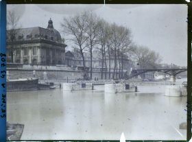 Image représentant Le barrage de la Monnaie en direction de l'Institut de France quai de Conti