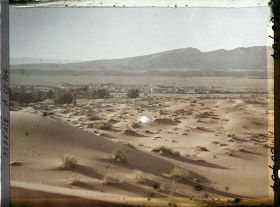 Image représentant Vue de la ville d'Aïn-Sefra avec à l'arrière-plan, le Djebel Aïssa