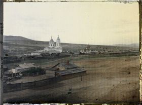 Image représentant Vue des deux églises de la Dormition, à l'extrémité sud de la ville
