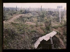 Image représentant France, Bois le Prêtre, En avant, 2e et 3e lignes boches, au fond, 1ère ligne Française