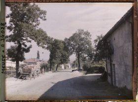 Image représentant France, Glorieux, La Voie Sacrée, vue prise après le passage à niveau vers Verdun