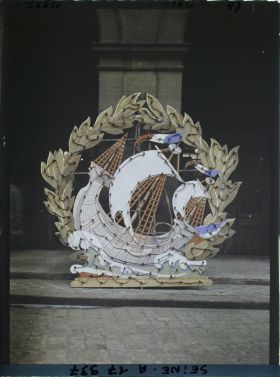 Image représentant L'emblème de Paris, élément de décoration pour les fêtes de la Victoire des 13 et 14 juillet 1919