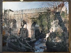 Image représentant Bâb Jdid et l'oued ez-Zitoun (ramification de l'oued Fès)