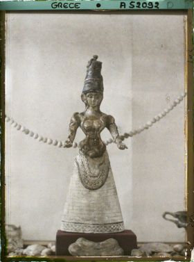 Image représentant Musée archéologique - Déesse aux serpents provenant de Cnossos