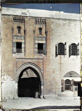 Image représentant Porte et façade du souk et caravansérail Gumruk (?)