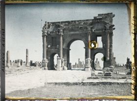 Image représentant Algérie, Timgad, Arc de Trajan face Ouest