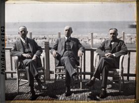 Image représentant MM. Marinkovitch, Chverfjouga et Piouritch, membres de la délégation Serbe