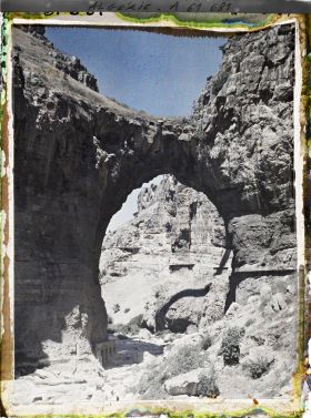 Image représentant Algérie, Constantine, Au fond des gorges, Le Pont naturel