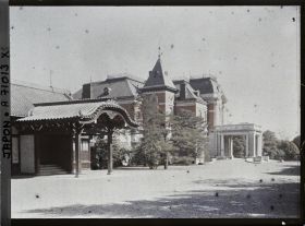 Image représentant Résidence du prince Kuni : côté entrée