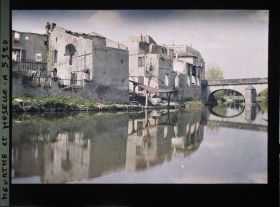 Image représentant France, Gerbeviller, le Pont vu du bord de l'eau