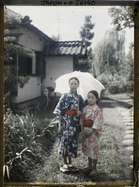 Image représentant Deux fillettes en kimono