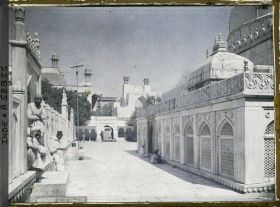 Image représentant La tombe du saint musulman Khaja-ud-Din Chishti dans le dargâh Sharif
