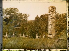 Image représentant Au pied de Yuquanshan (" montagne de la Source de Jade ")