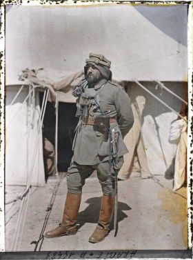 Image représentant Dja'far al-Askari, commandant en chef des troupes régulières