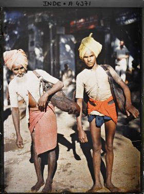 Image représentant Des porteurs d'eau ou bistis (bhistis?)