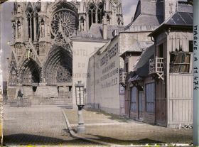Image représentant Place du cardinal Luçon, parvis de la cathédrale