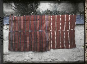 Image représentant Deux " peskir ", pièces de tissu brodées, en coton