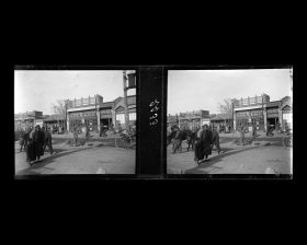 Image représentant Scène de rue sur Donganmen dajie ("avenue de la Porte de la Paix de l'Est")