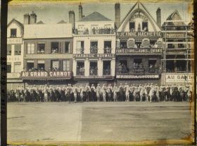 Image représentant Oise, Beauvais, Les obsèques du Dirigeable Britannique Groupe de Vieilles maisons et escadron de Spahis