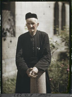 Image représentant L'abbé Hévet, curé de Saint-Waast, 86 ans, resté à Soissons