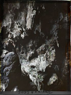 Image représentant L'intérieur de la " Grotte des Merveilles ", près de l'entrée