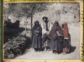 Image représentant Membre d'un famille de nomades (tribu Pachtoun des Nurzaïs ?)