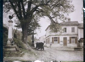 Image représentant France, Les Kœurs la Grande, Monumt aux Morts et l'Ecole
